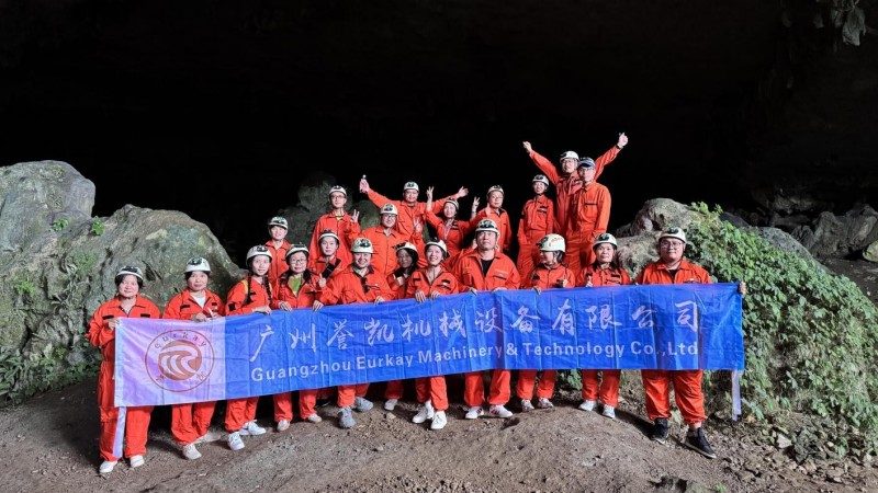 Ecos desde las profundidades de la cueva: un encuentro mutuo con la naturaleza y los miembros del equipo